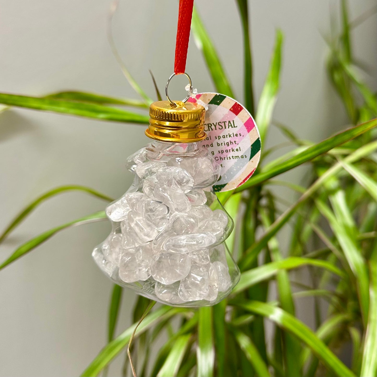 Kerstbal gevuld met steentjes