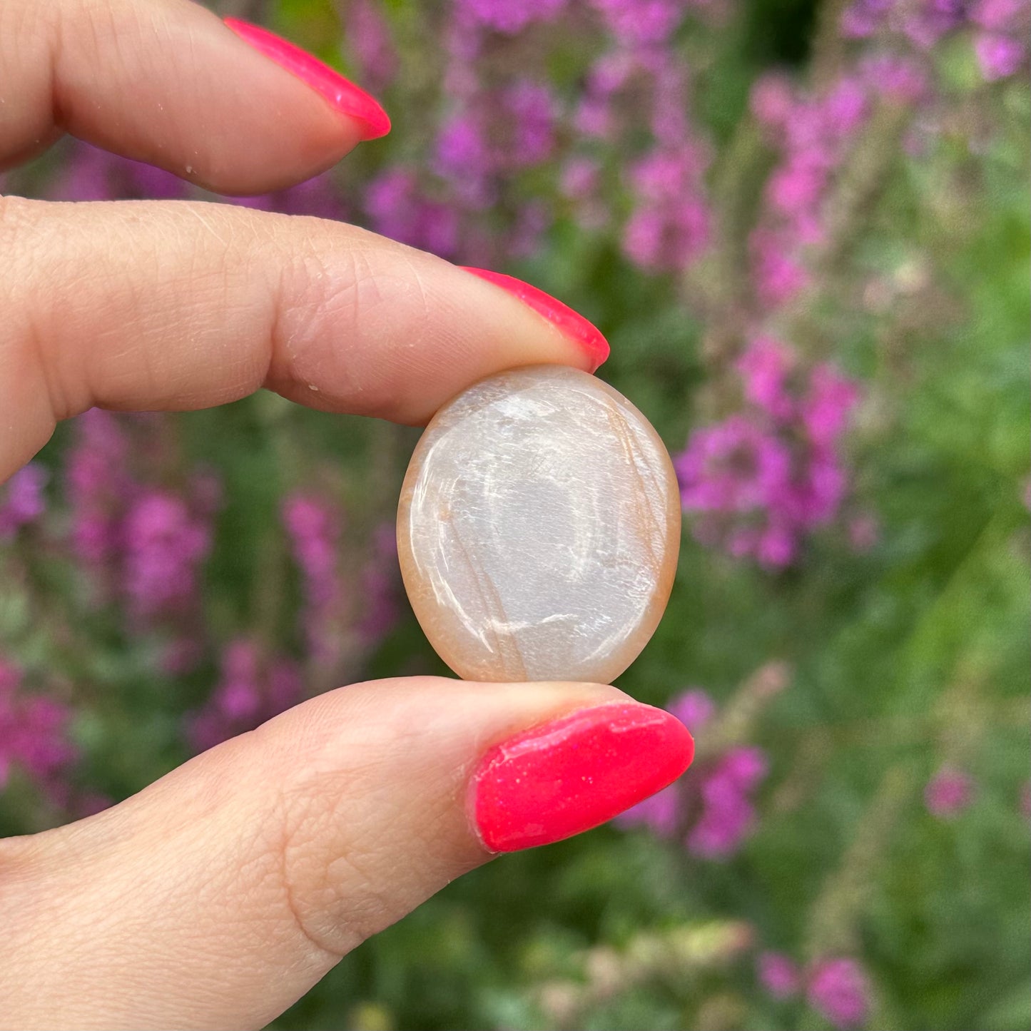 Perzik maansteen amulet