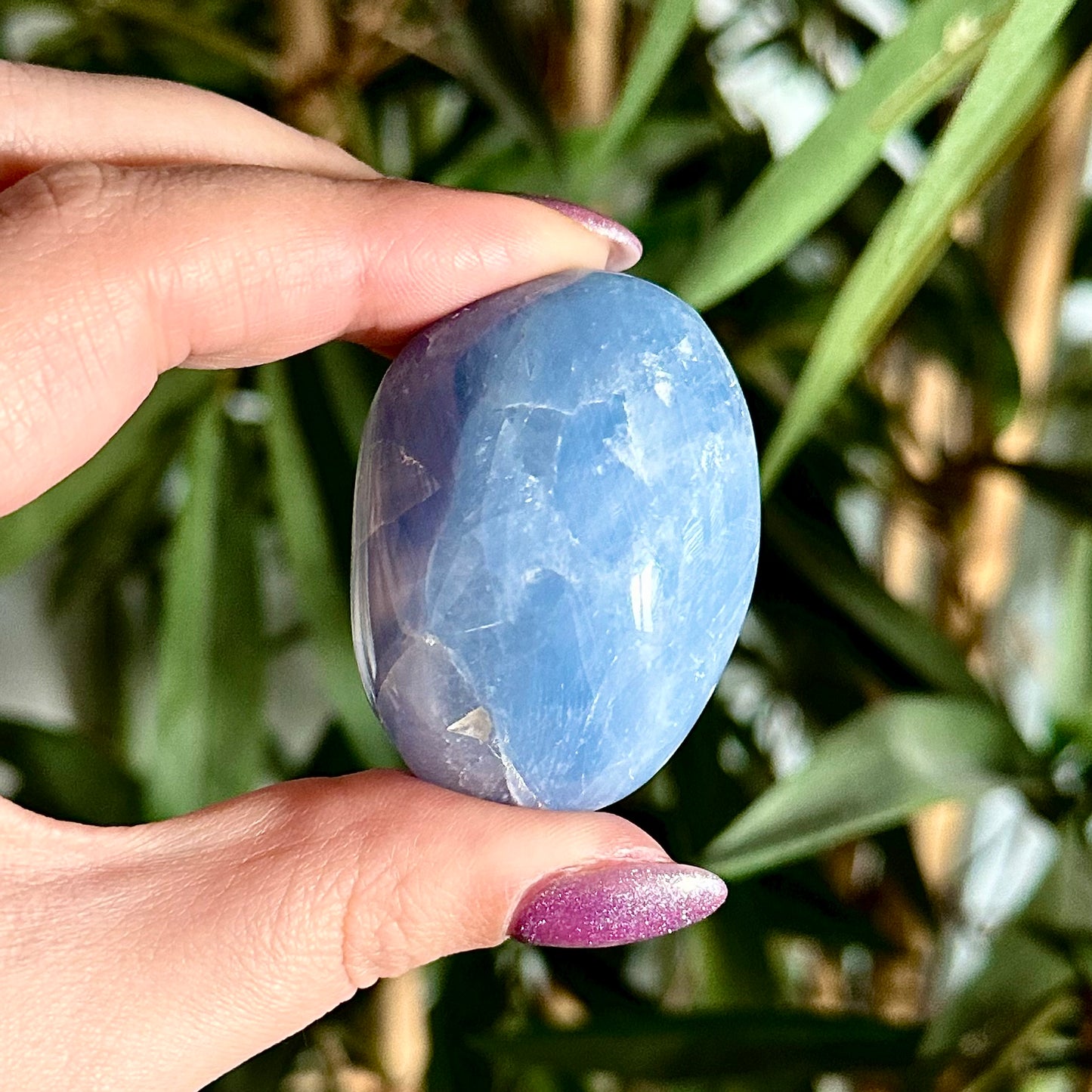 Blauwe calciet handsteen #469