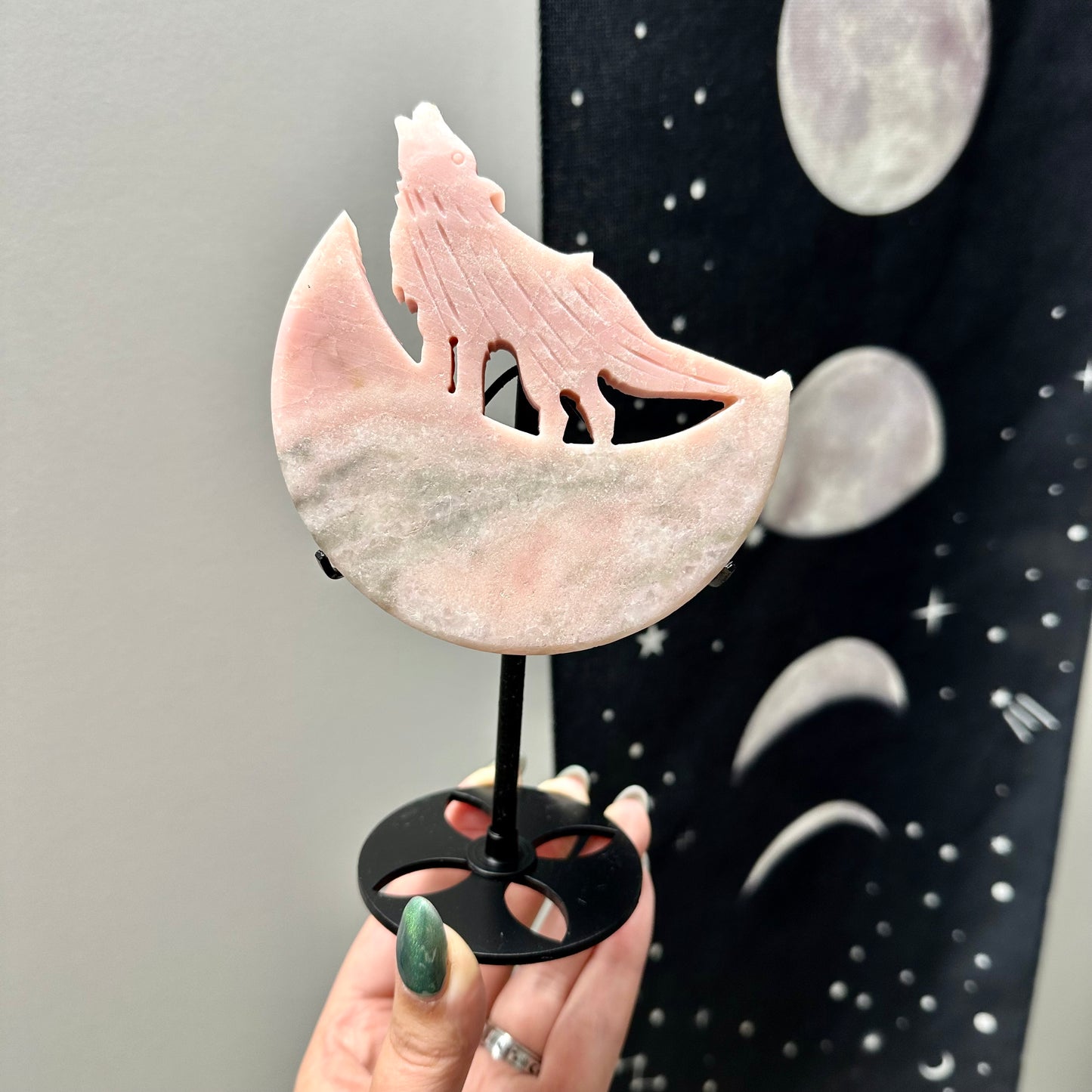 Roze Andes opaal wolf op maan