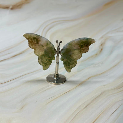 Kleine vlinder op standaard zilver