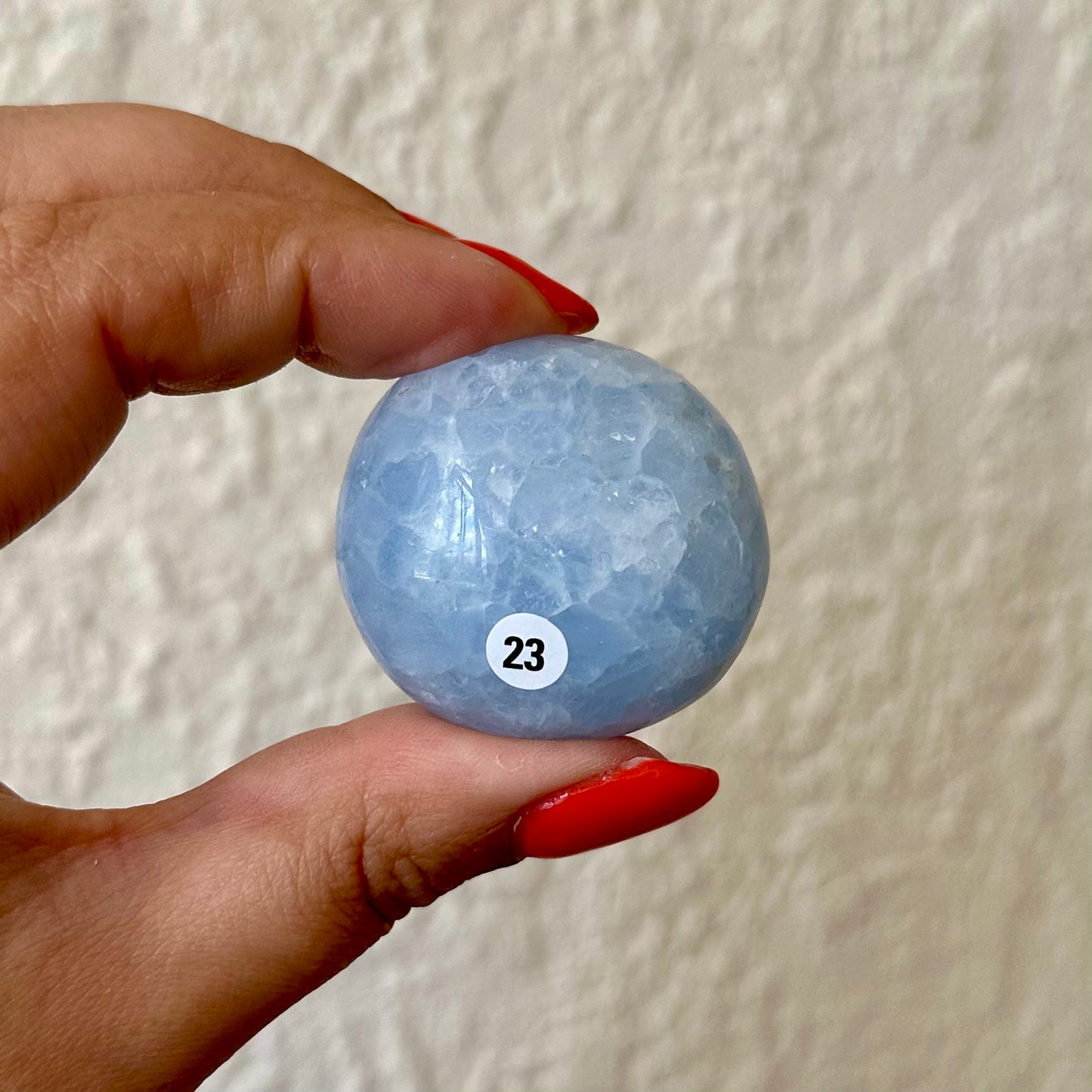 Blauwe calciet handstenen