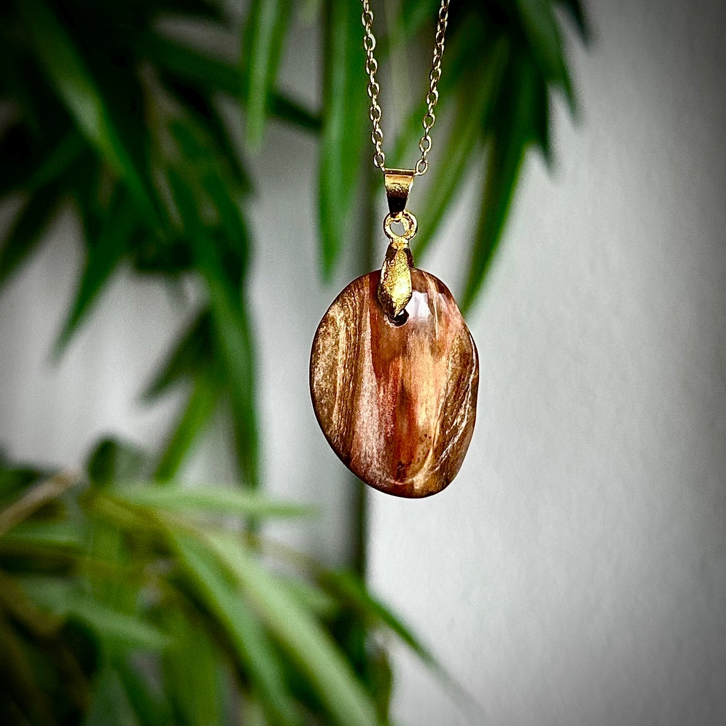 Versteend hout kettinghangers - goud