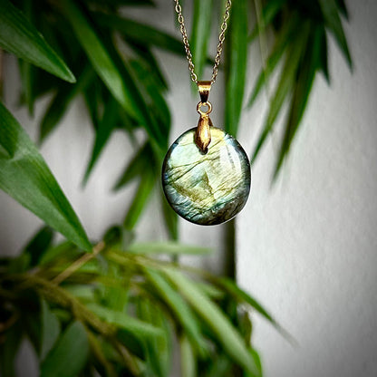 Labradoriet kettinghangers - goud