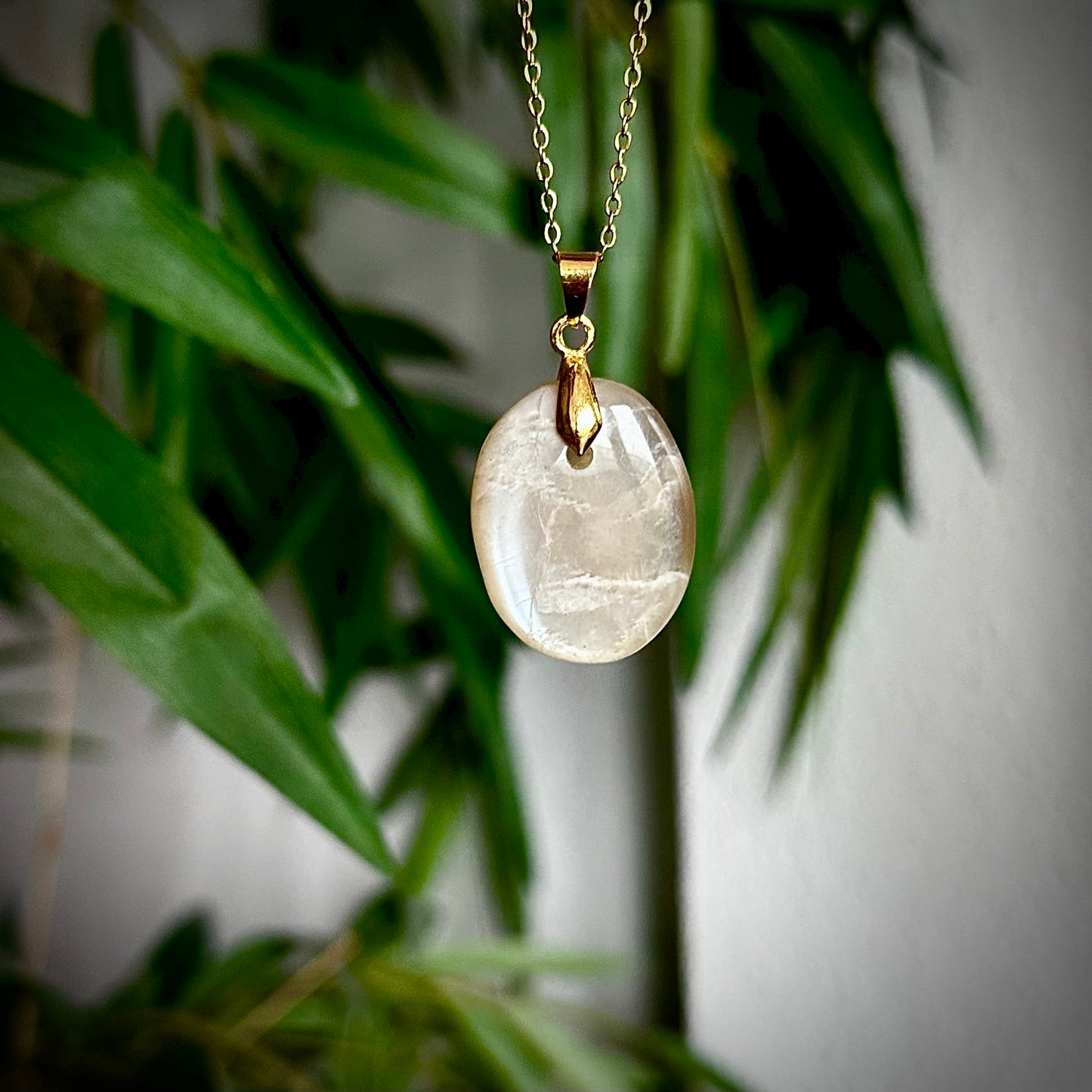 Lichte maansteen kettinghangers - goud