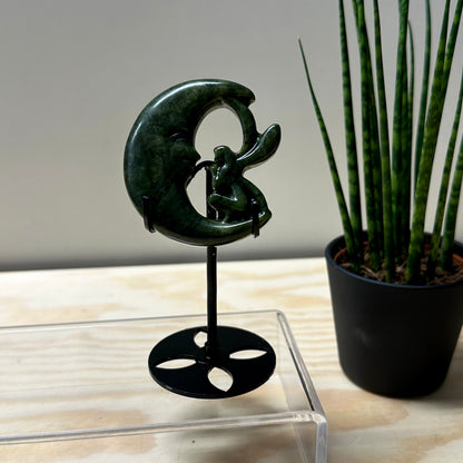 Groene jade elfje op maan