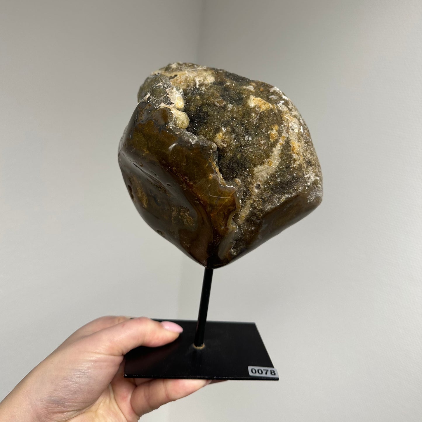 Agaat met druzy op standaard #78