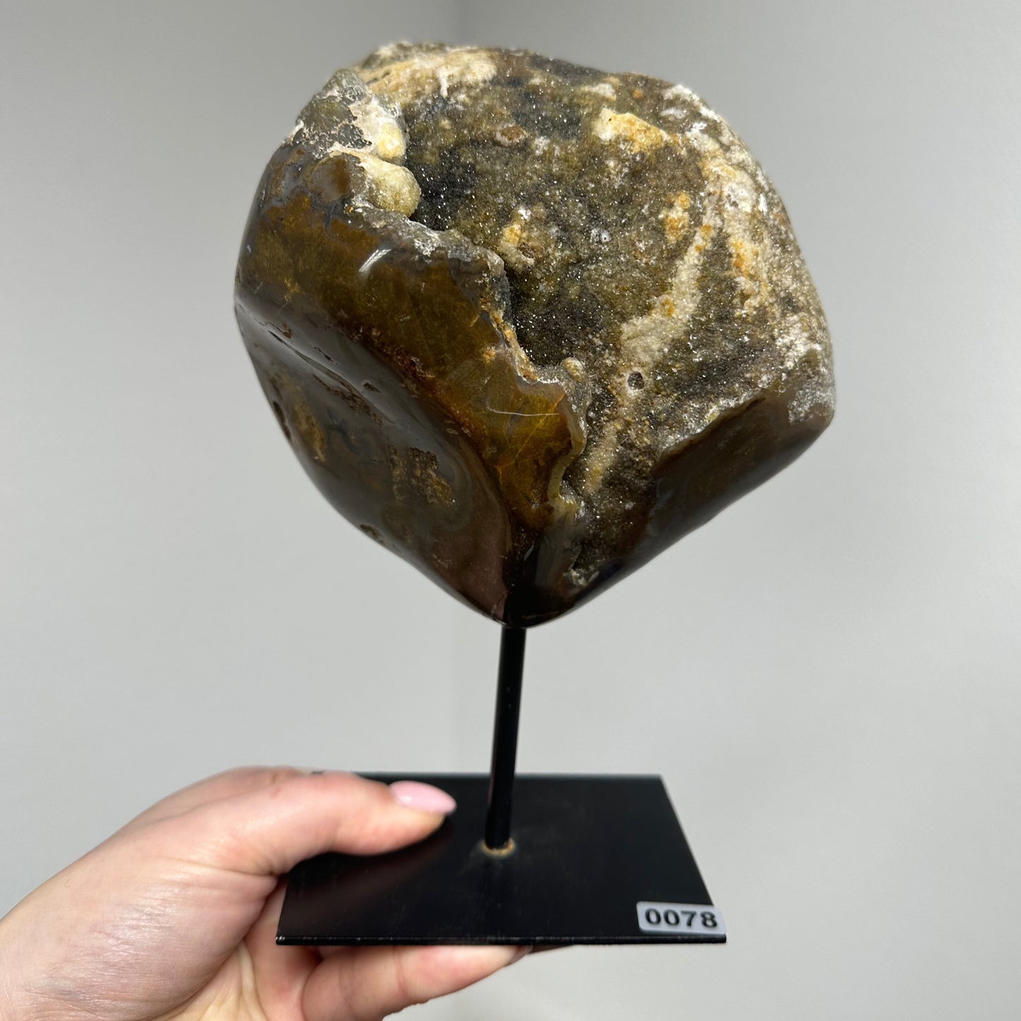 Agaat met druzy op standaard #78