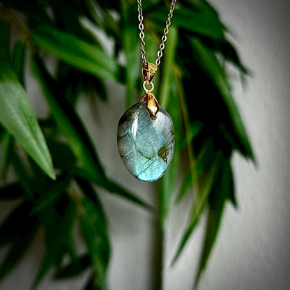 Labradoriet kettinghangers - goud