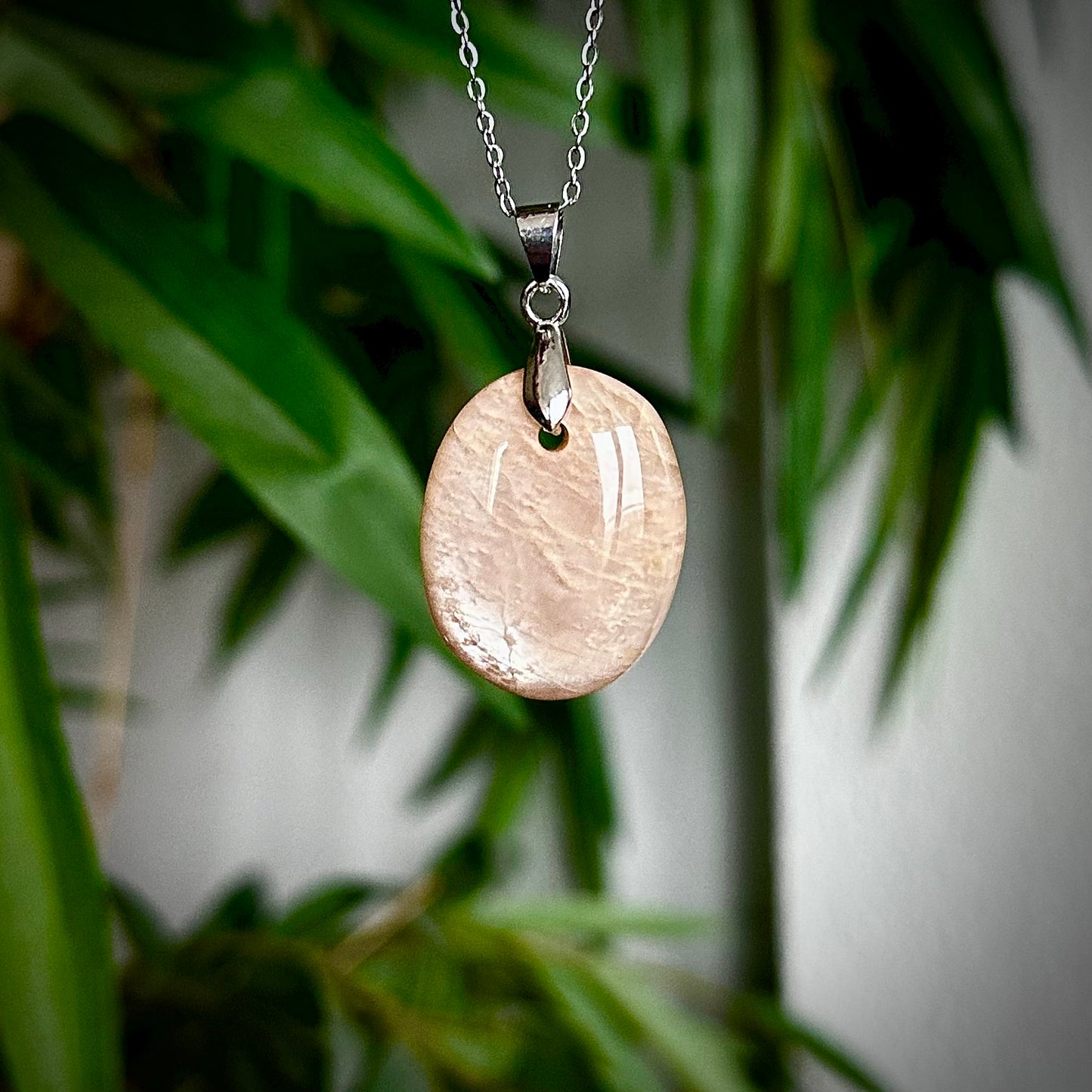 Lichte maansteen kettinghangers - zilver