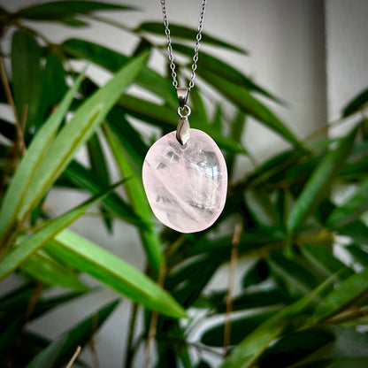 Rozenkwarts kettinghangers - zilver