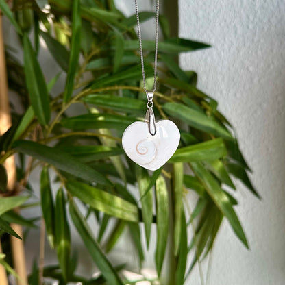 Eye of Saint Lucia kettinghanger