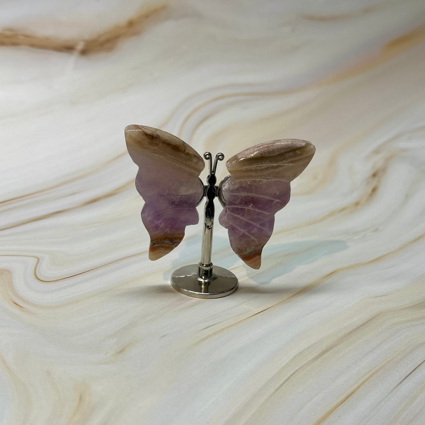 Kleine vlinder op standaard zilver