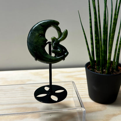 Groene jade elfje op maan