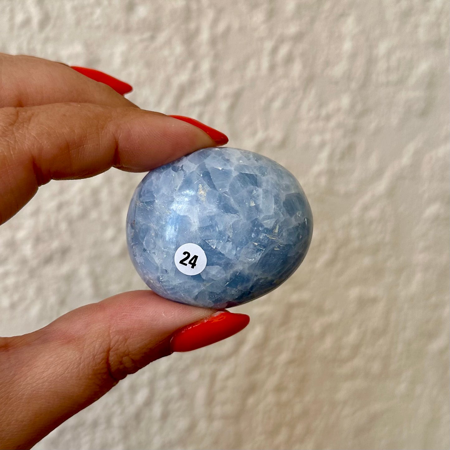 Blauwe calciet handstenen