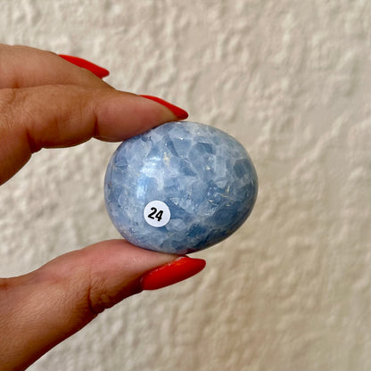 Blauwe calciet handstenen