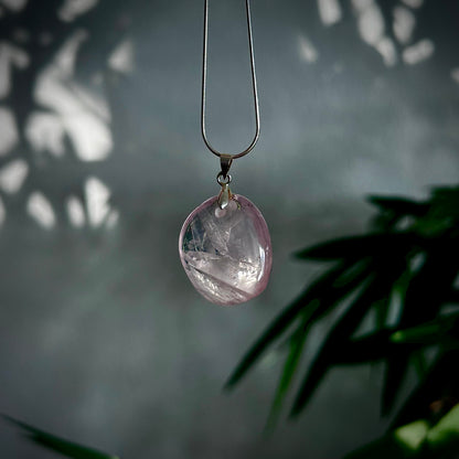 Rozenkwarts kettinghangers - zilver