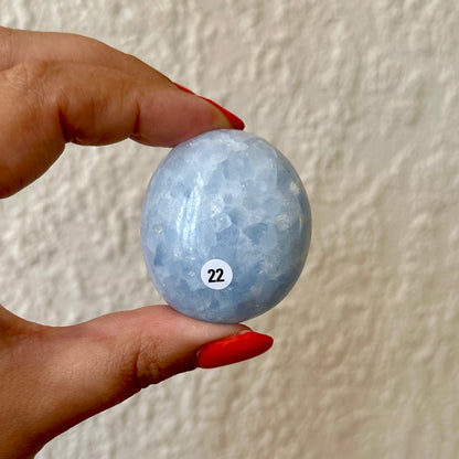 Blauwe calciet handstenen