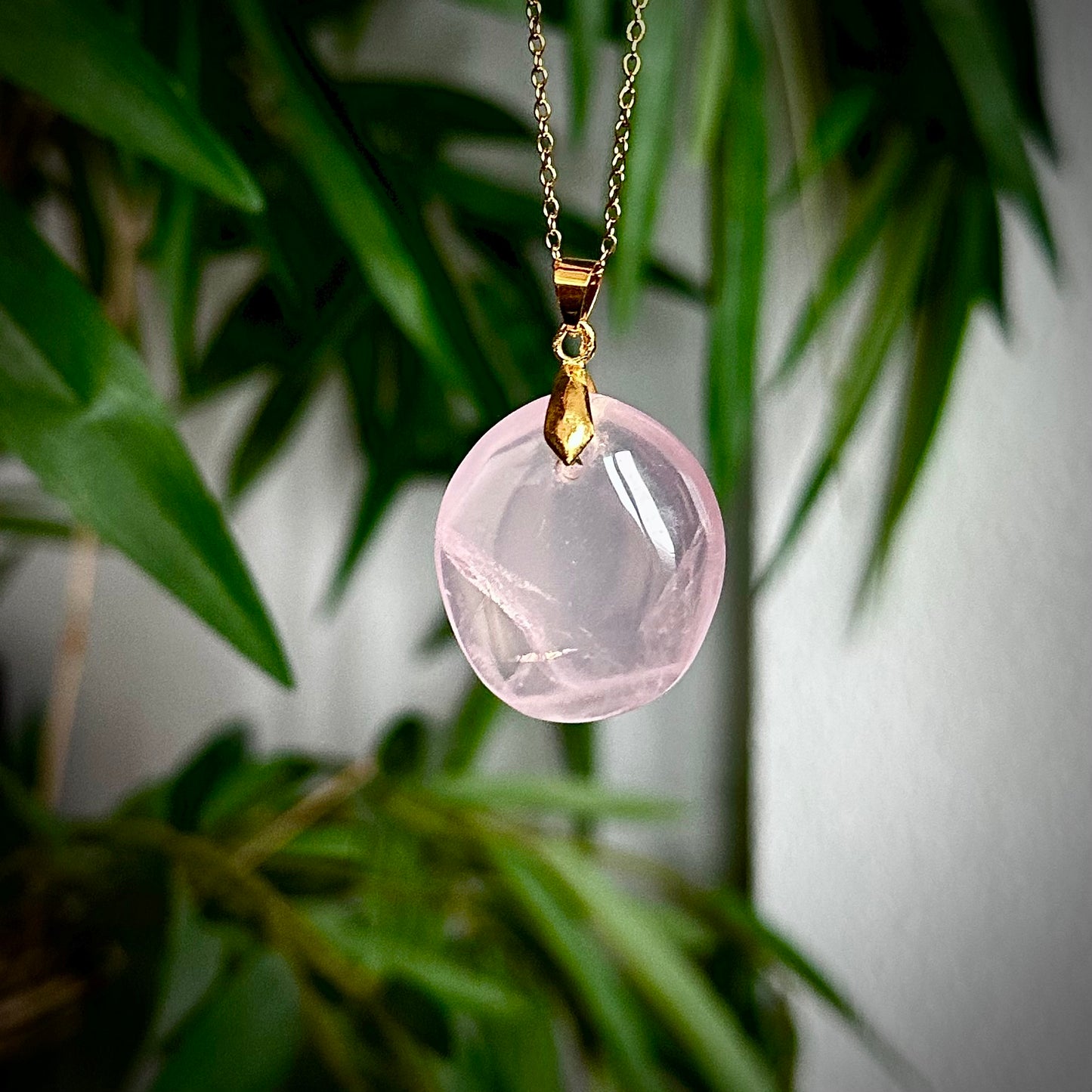 Rozenkwarts kettinghangers - goud