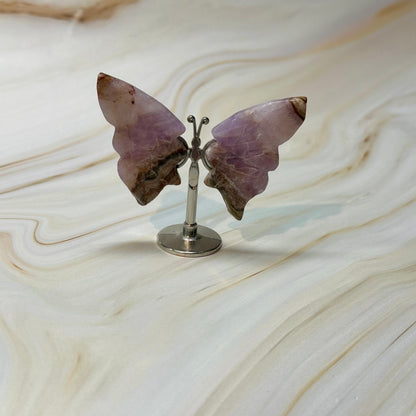 Kleine vlinder op standaard zilver