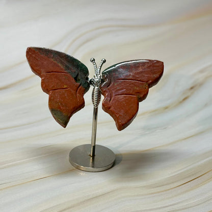 Kleine vlinder op standaard zilver