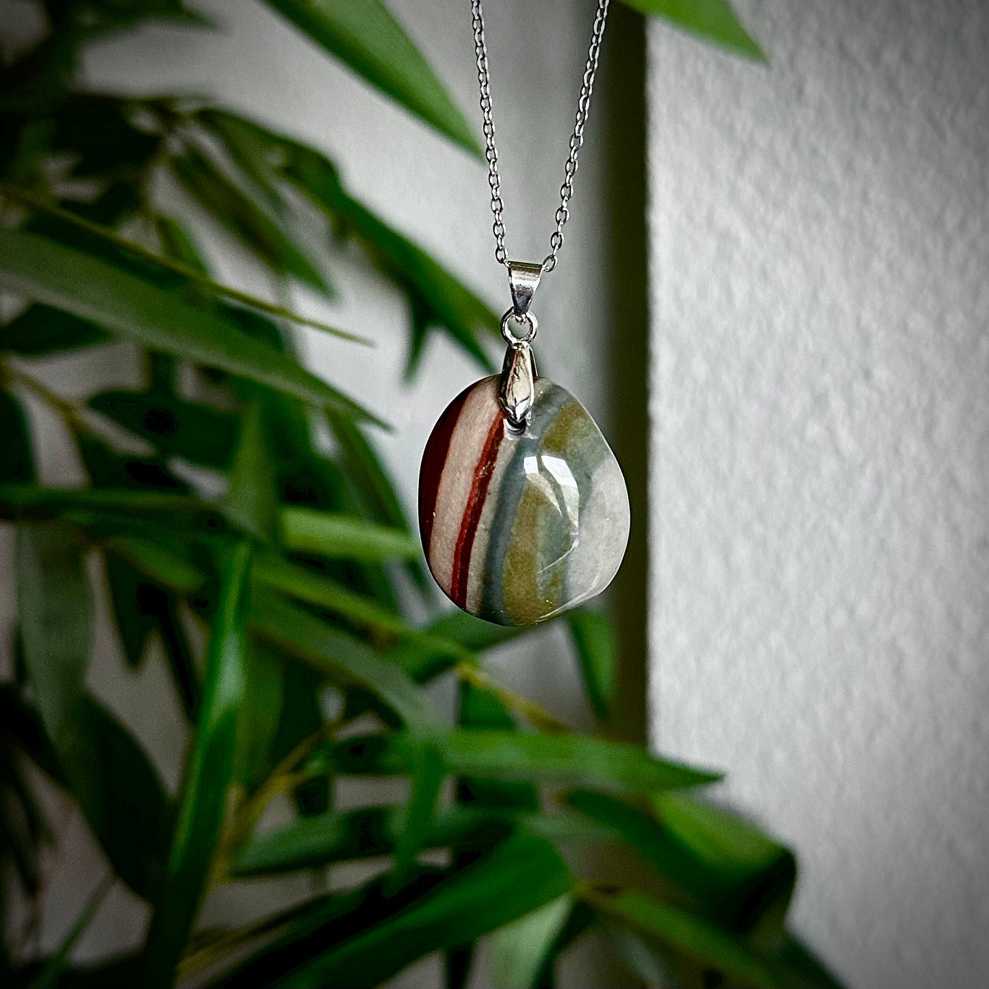 Polychroom jaspis kettinghangers - zilver