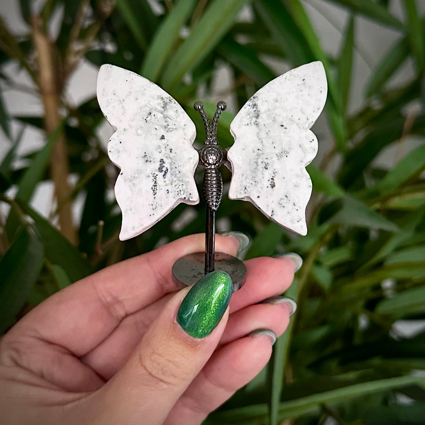 Kleine vlinder op standaard