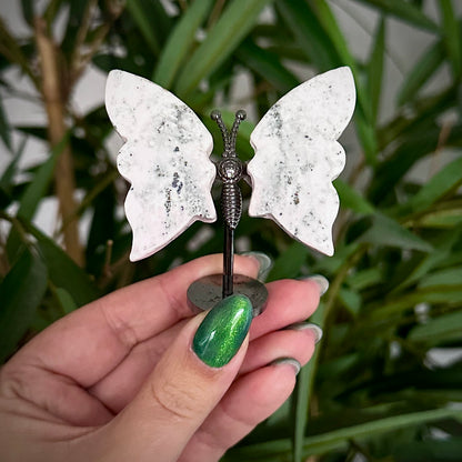 Kleine vlinder op standaard