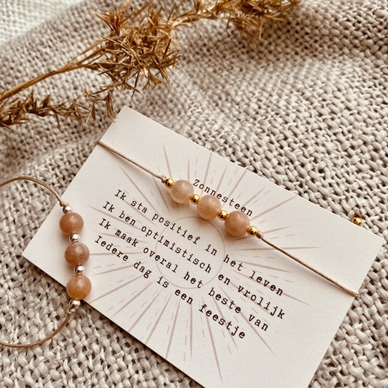 Diverse edelsteen armbandjes met satijnkoord