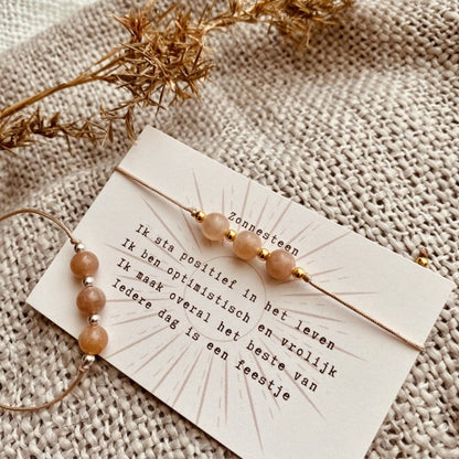 Diverse edelsteen armbandjes met satijnkoord