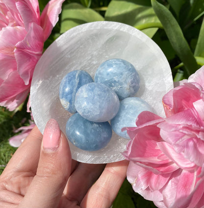 Blauwe calciet mini handsteen