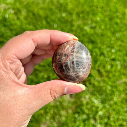 Zwarte maansteen handsteen #36