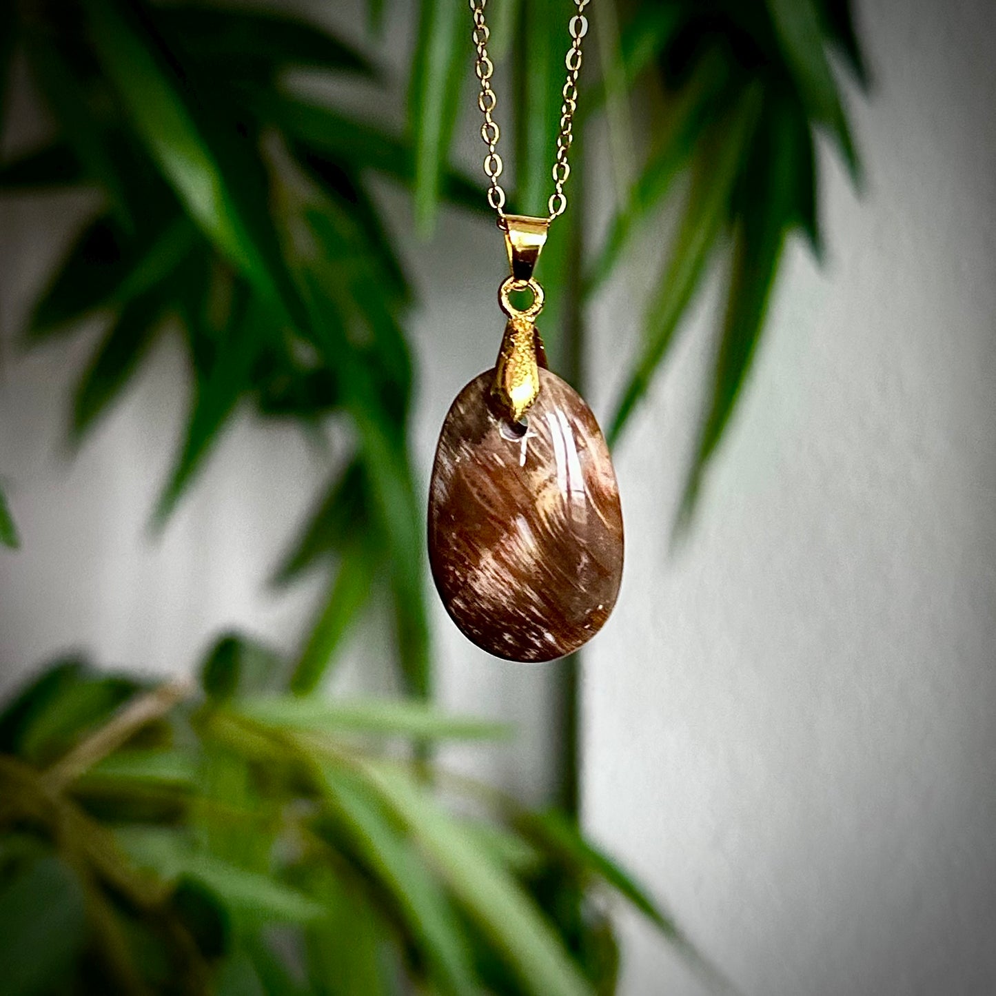 Versteend hout kettinghangers - goud