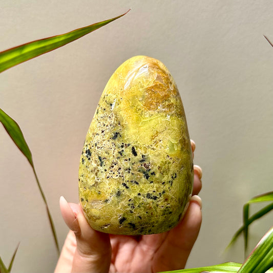 Groene opaal sculptuur #43