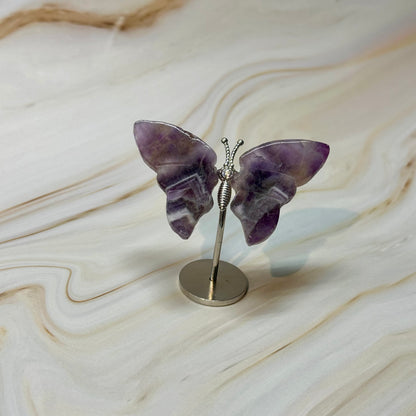 Kleine vlinder op standaard zilver