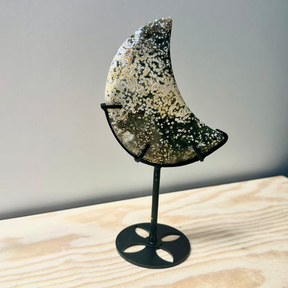 Oceaan jaspis maan op standaard #1