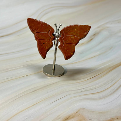 Kleine vlinder op standaard zilver