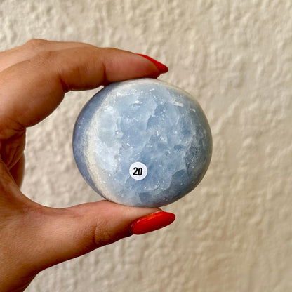 Blauwe calciet handstenen