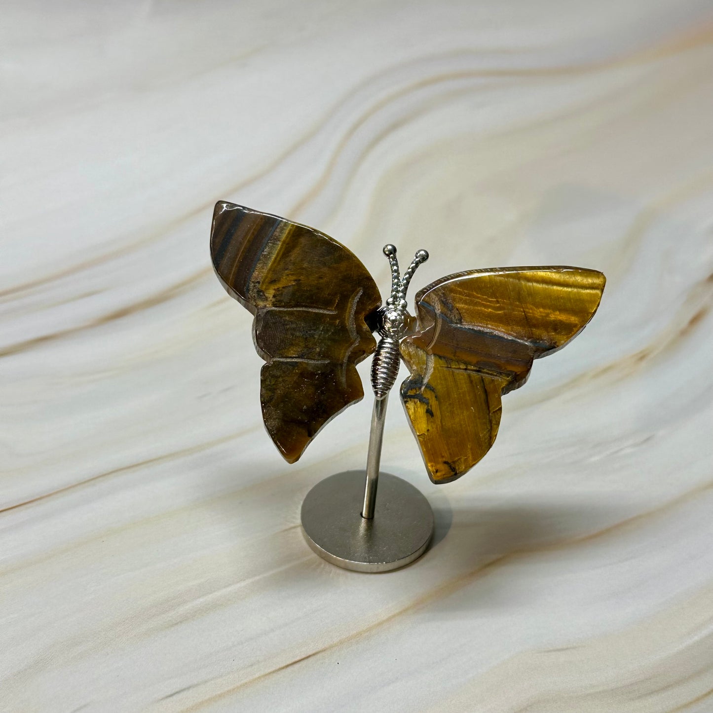 Kleine vlinder op standaard zilver