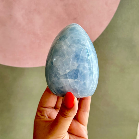Blauwe calciet sculptuur 1469