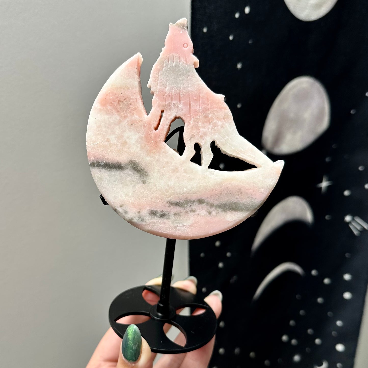 Roze Andes opaal wolf op maan