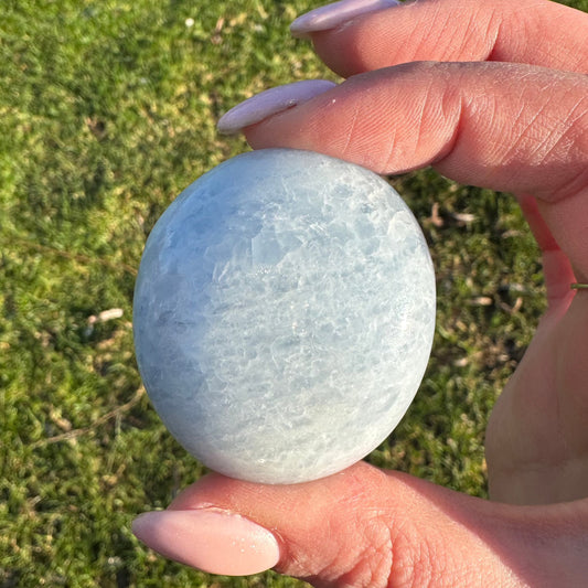 Blauwe calciet handsteen #540