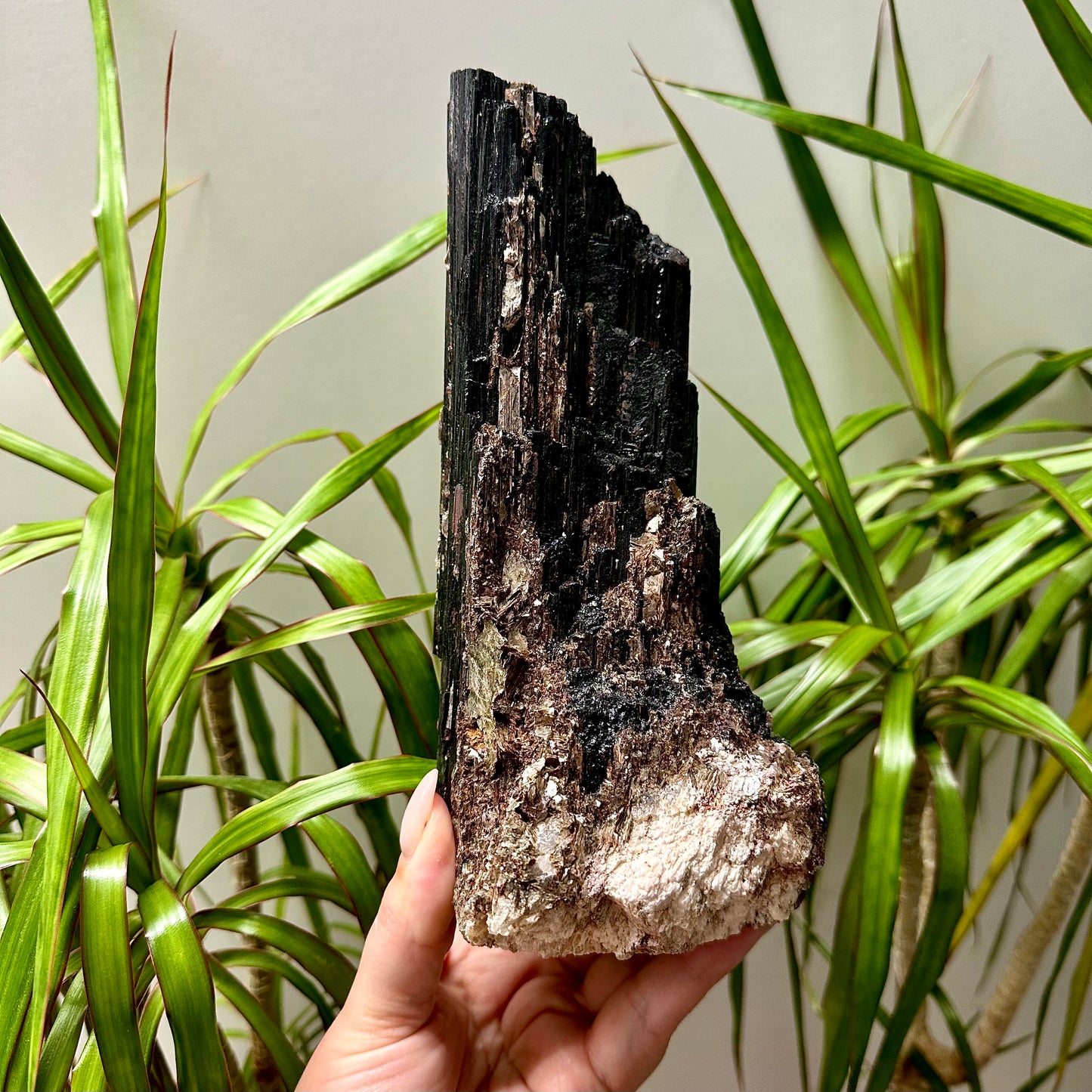 Zwarte toermalijn met mica #147