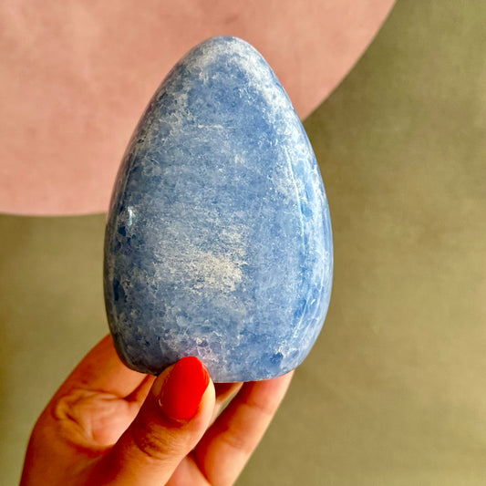 Blauwe calciet sculptuur 1467
