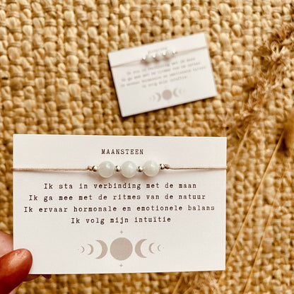 Diverse edelsteen armbandjes met satijnkoord