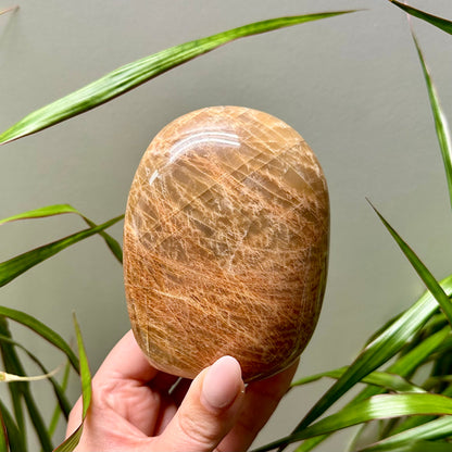 Perzik maansteen sculptuur #22