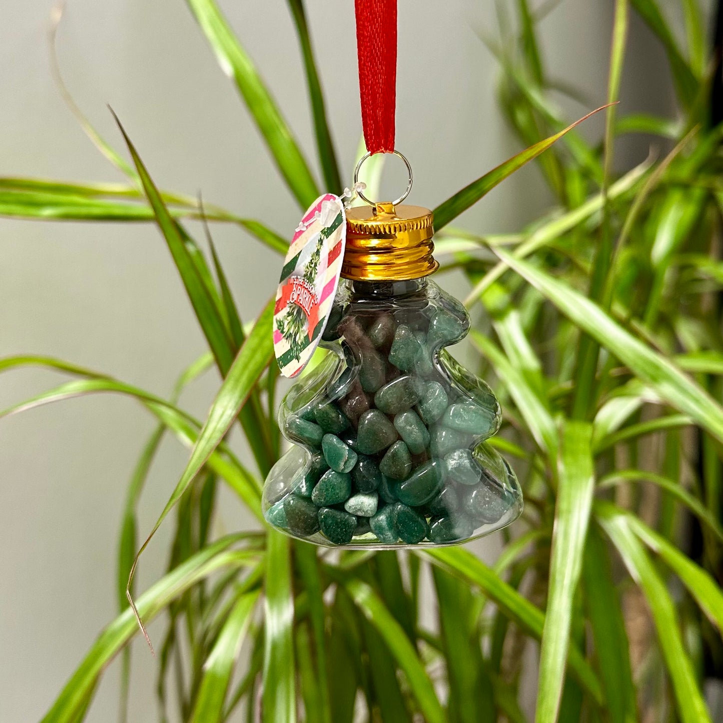 Kerstbal gevuld met steentjes