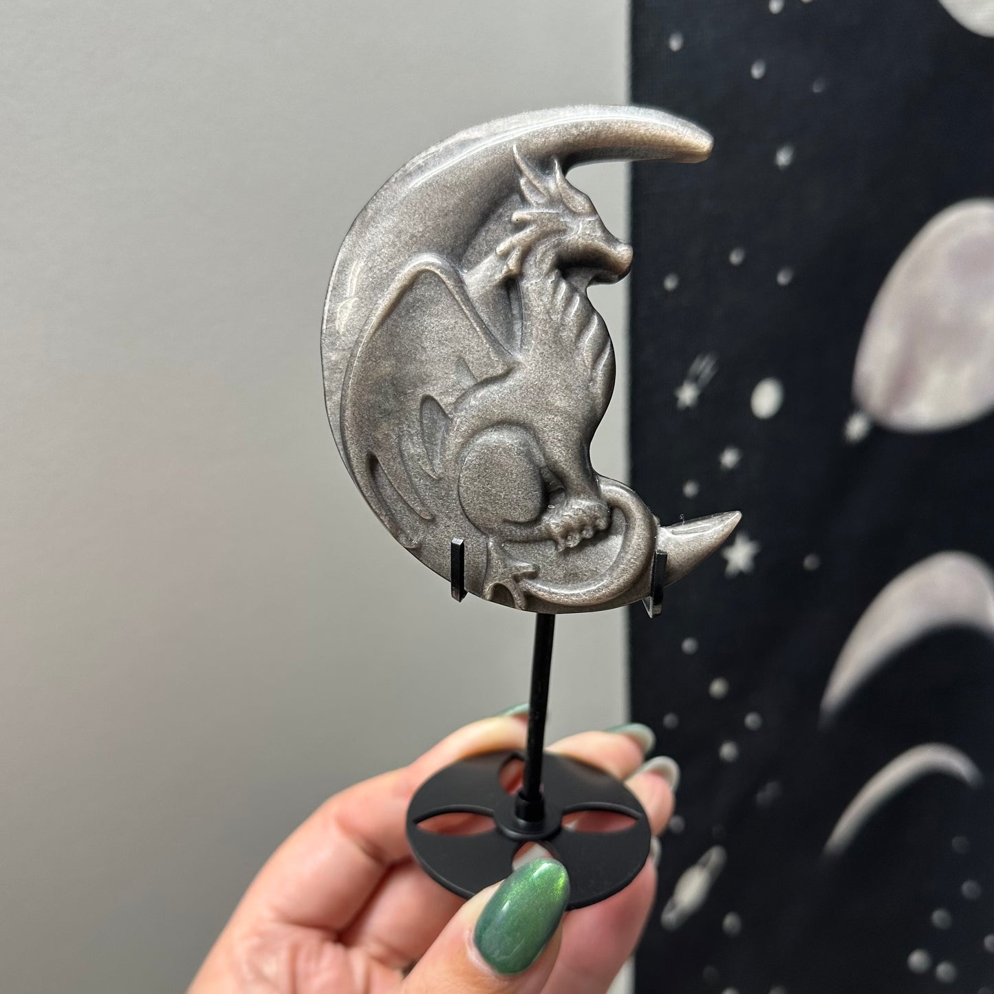 Zilver obsidiaan draak op maan