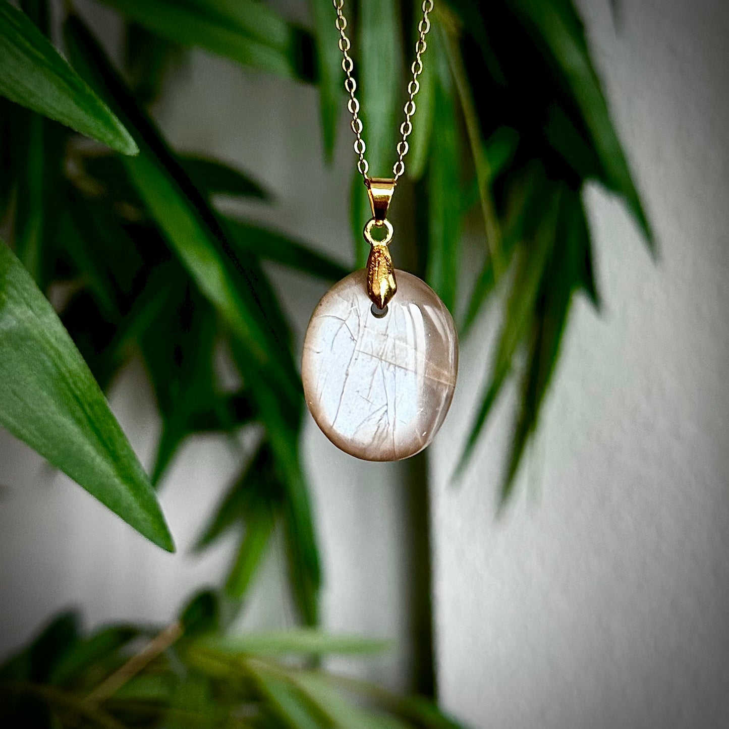 Lichte maansteen kettinghangers - goud