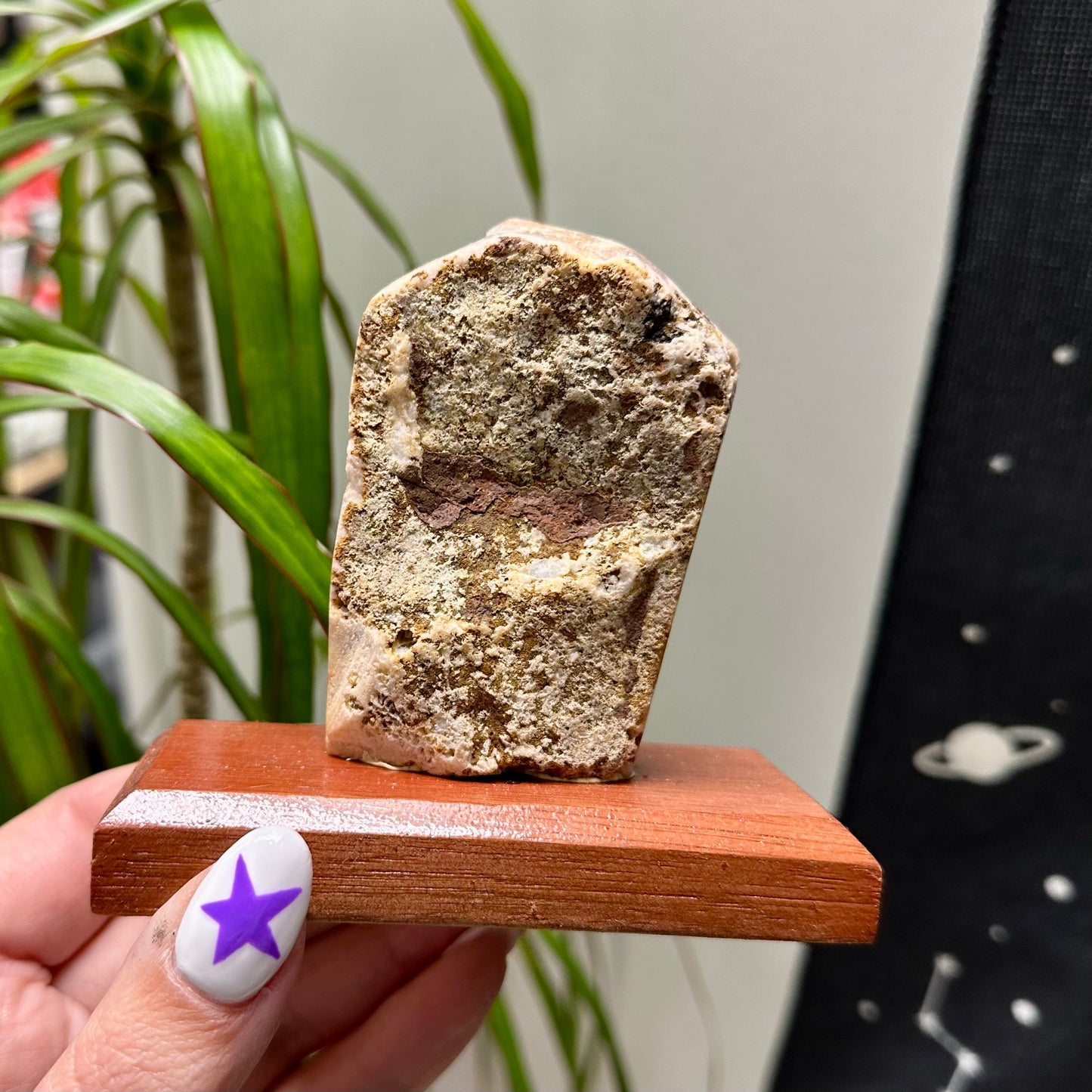 Roze amethist op sokkel #69